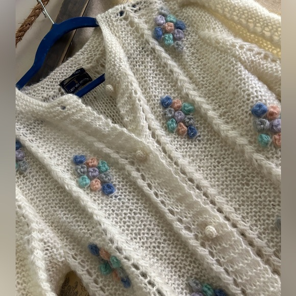 Lady Van Heusen Vintage Hand Knit Cardigan Embroidered Sweater SZ Medium - Picture 1 of 7